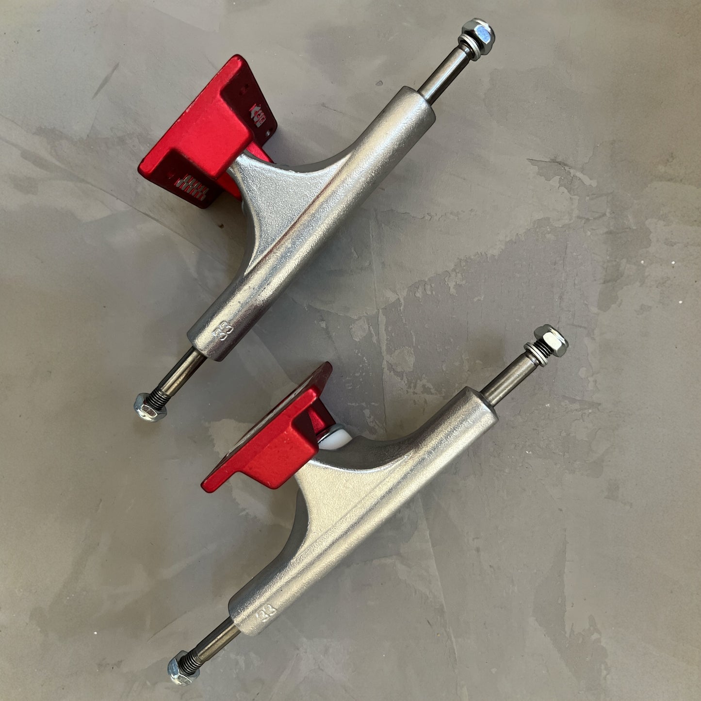 ACE Classic 33 Red/Silver Trucks Set