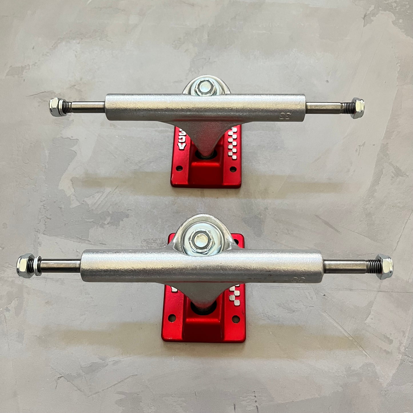 ACE Classic 33 Red/Silver Trucks Set
